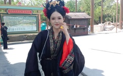 校花两腿中间被同桌摸出水了动漫